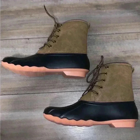 Sperry-Like Rain Boots Size 7 - Picture 2 of 5